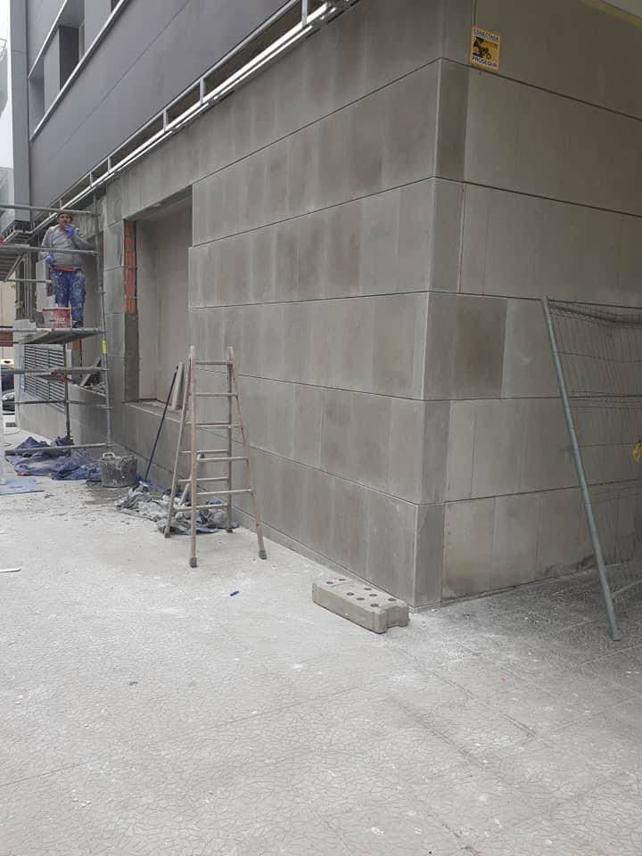 Alicatado de fachadas en piedra y cerámica. donostia
